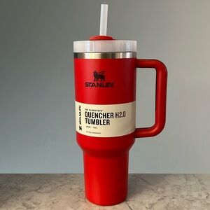 NWT Stanley Lava 40oz